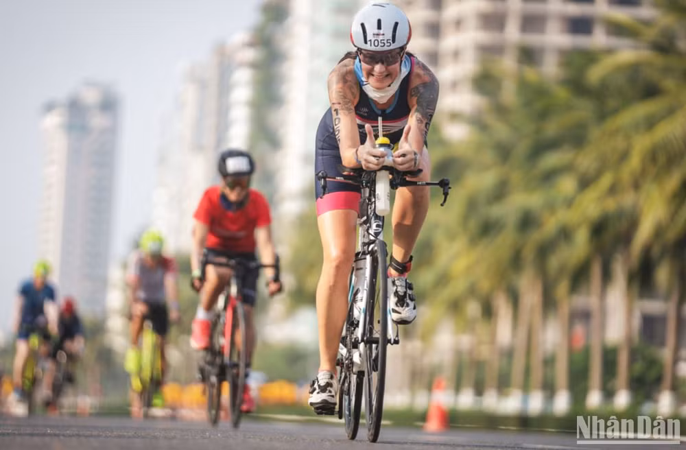 Số lượng vận động viên đăng ký tham gia tranh tài tại Giải IRONMAN 70.3 Đà Nẵng 2025 tiếp tục gia tăng. (Ảnh: ANH ĐÀO)