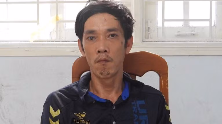 Đối tượng Phan Văn Thương tại cơ quan công an. (Ảnh: Công an cung cấp)
