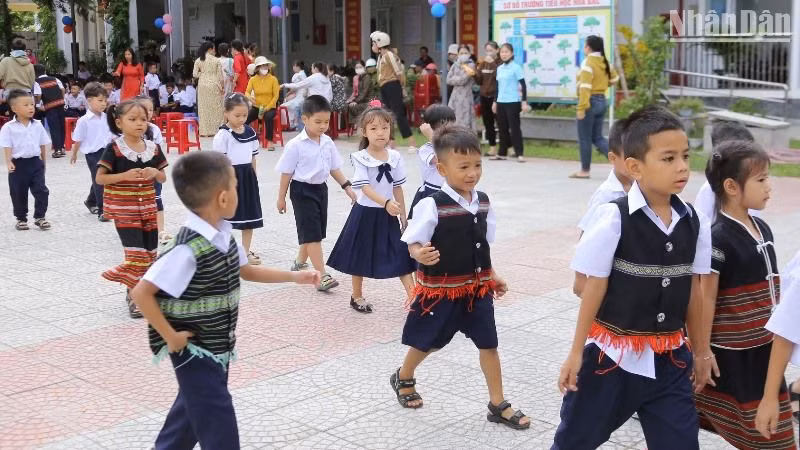 Học sinh Trường tiểu học Hòa Bắc, huyện Hòa Vang, thành phố Đà Nẵng trong sáng khai giảng năm học mới. (Ảnh: ANH ĐÀO) Học sinh Trường tiểu học Hòa Bắc, huyện Hòa Vang, thành phố Đà Nẵng trong sáng khai giảng năm học mới. (Ảnh: ANH ĐÀO)