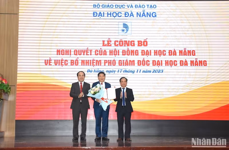 PGS, TS Nguyễn Mạnh Toàn được bổ nhiệm giữ chức Phó Giám đốc Đại học Đà Nẵng nhiệm kỳ 2021-2026. (Ảnh: ANH ĐÀO)
