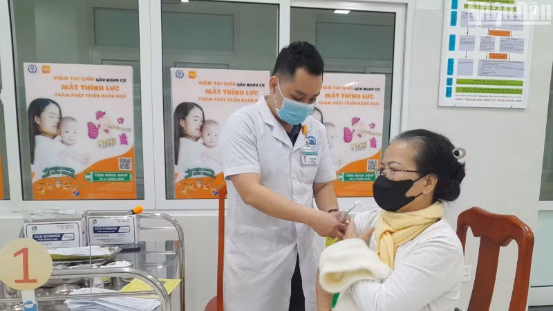 Ngành Y tế Đà Nẵng khuyến cáo người dân chủ động phòng, chống bệnh sởi, bệnh cúm và thực hiện tiêm vaccine phòng bệnh theo quy định. (Ảnh: ANH ĐÀO)