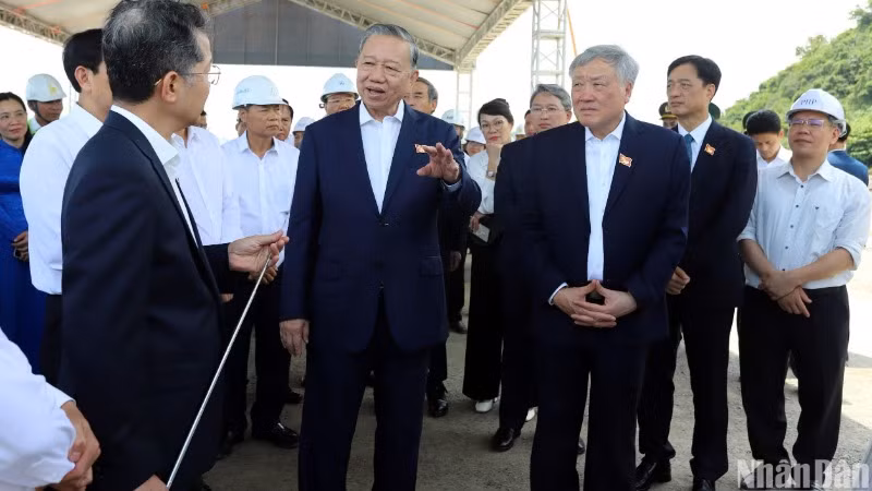 Tổng Bí thư Tô Lâm và Đoàn công tác cấp cao của Đảng, Nhà nước, Chính phủ thăm Dự án Cảng Liên Chiểu Đà Nẵng ngày 29/3. (Ảnh: ANH ĐÀO) Tổng Bí thư Tô Lâm và Đoàn công tác cấp cao của Đảng, Nhà nước, Chính phủ thăm Dự án Cảng Liên Chiểu Đà Nẵng ngày 29/3. (Ảnh: ANH ĐÀO)