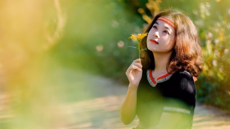 Chân dung nhà thơ trẻ Lữ Hồng.