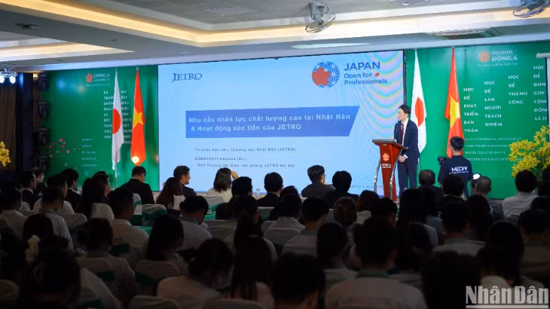 Các doanh nghiệp Nhật Bản tham gia tuyển dụng trực tiếp nguồn nhân lực tại Ngày hội việc làm Nhật Bản 2025 Trường đại học Đông Á sáng 22/5. (Ảnh: ANH ĐÀO) Các doanh nghiệp Nhật Bản tham gia tuyển dụng trực tiếp nguồn nhân lực tại Ngày hội việc làm Nhật Bản 2025 Trường đại học Đông Á sáng 22/5. (Ảnh: ANH ĐÀO)