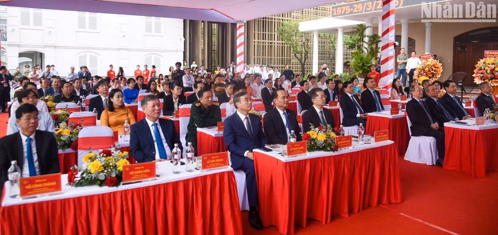 Các đại biểu tham dự Lễ khánh thành Bảo tàng Đà Nẵng và Xây dựng tượng đài Bác Hồ tại thư viện Khoa học Tổng hợp. (Ảnh: ANH ĐÀO)