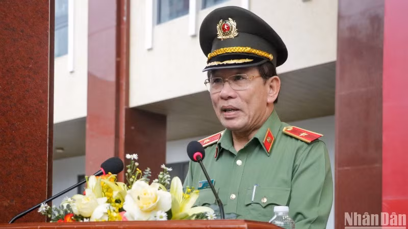 Thiếu tướng Vũ Xuân Viên, Giám đốc Công an thành phố Đà Nẵng phát biểu tại Lễ ra quân sáng ngày 12/12. (Ảnh: ANH ĐÀO)
