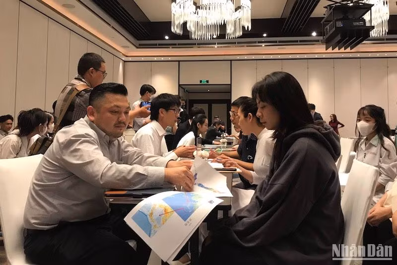Các doanh nghiệp Nhật Bản tìm kiếm nguồn nhân lực tại Đà Nẵng chiều 26/7. (Ảnh: ANH ĐÀO)