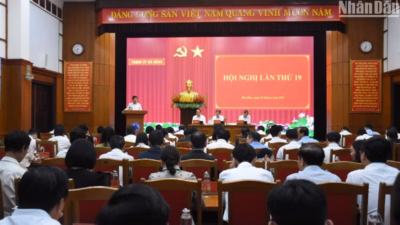 Thành ủy Đà Nẵng tổ chức hội nghị lần thứ 19 Ban Chấp hành Đảng bộ thành phố sáng ngày 15/4. (Ảnh: ANH ĐÀO)