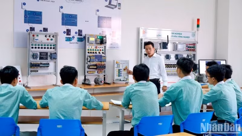 Trường đại học Đông Á không ngừng nâng cao chất lượng đào tạo, đáp ứng yêu cầu nguồn nhân lực cho khu vực miền trung-Tây nguyên. (Ảnh: ANH ĐÀO) Trường đại học Đông Á không ngừng nâng cao chất lượng đào tạo, đáp ứng yêu cầu nguồn nhân lực cho khu vực miền trung-Tây nguyên. (Ảnh: ANH ĐÀO)