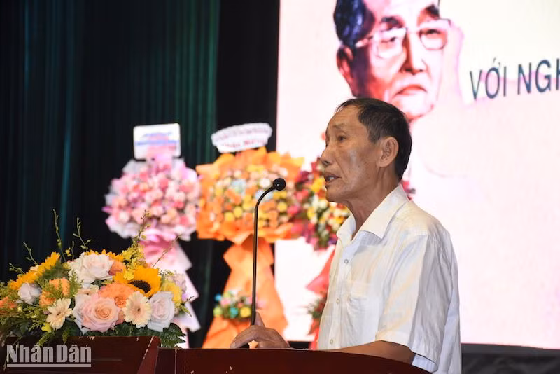Đạo diễn Hoàng Hoài Nam, con trai Giáo sư Hoàng Châu Ký. Đạo diễn Hoàng Hoài Nam, con trai Giáo sư Hoàng Châu Ký.