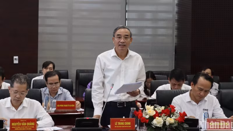 Phó Bí thư Thành ủy, Chủ tịch Ủy ban nhân dân thành phố Đà Nẵng Lê Trung Chinh đề xuất Quốc hội xem xét nhiều cơ chế, chính sách liên quan đến xây dựng Trung tâm tài chính và Khu thương mại tự do. (Ảnh: ANH ĐÀO)