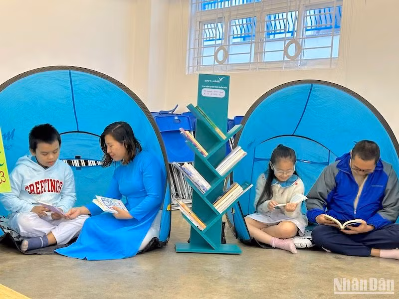 “New Sky-Line - Tủ sách chân trời luôn mới” góp phần lan tỏa giá trị văn hoá đọc (Ảnh: ANH ĐÀO)