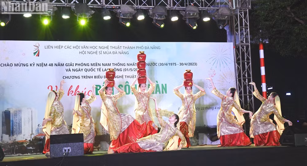 Chương trình với kỳ vọng sẽ làm phong phú thêm cho các hoạt động nghệ thuật hai bên bờ sông Hàn, Đà Nẵng. Chương trình với kỳ vọng sẽ làm phong phú thêm cho các hoạt động nghệ thuật hai bên bờ sông Hàn, Đà Nẵng.