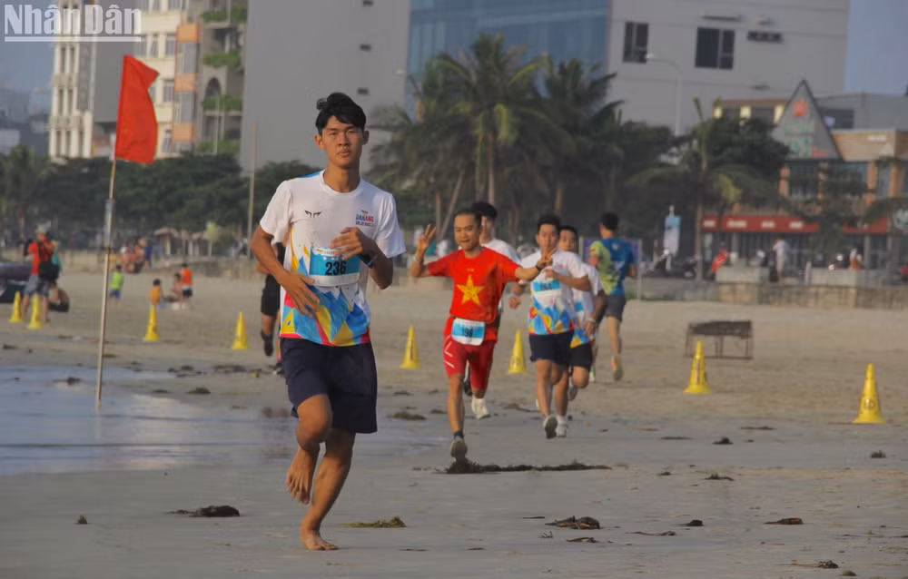 Sôi động Lễ hội thể thao biển Đà Nẵng 2023 - Danang Color Race 2023.