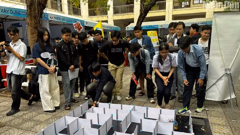 BKDN Techshow tạo sân chơi khoa học công nghệ cho học sinh trung học phổ thông tham gia, trải nghiệm.