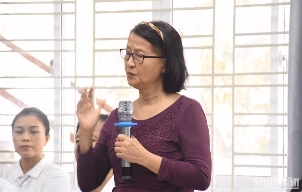 Nhà văn Quế Hương chia sẻ nhiều cảm xúc, trăn trở của bản thân khi đặt bút viết các tác phẩm cho thiếu nhi. (Ảnh: ANH ĐÀO) Nhà văn Quế Hương chia sẻ nhiều cảm xúc, trăn trở của bản thân khi đặt bút viết các tác phẩm cho thiếu nhi. (Ảnh: ANH ĐÀO)