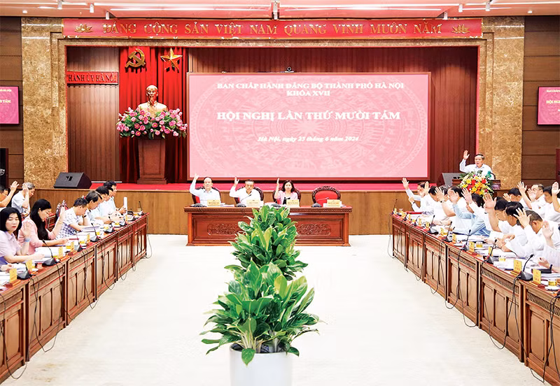 Quang cảnh Hội nghị lần thứ 18 Ban Chấp hành Đảng bộ thành phố Hà Nội. (Ảnh THÀNH NGUYỄN)