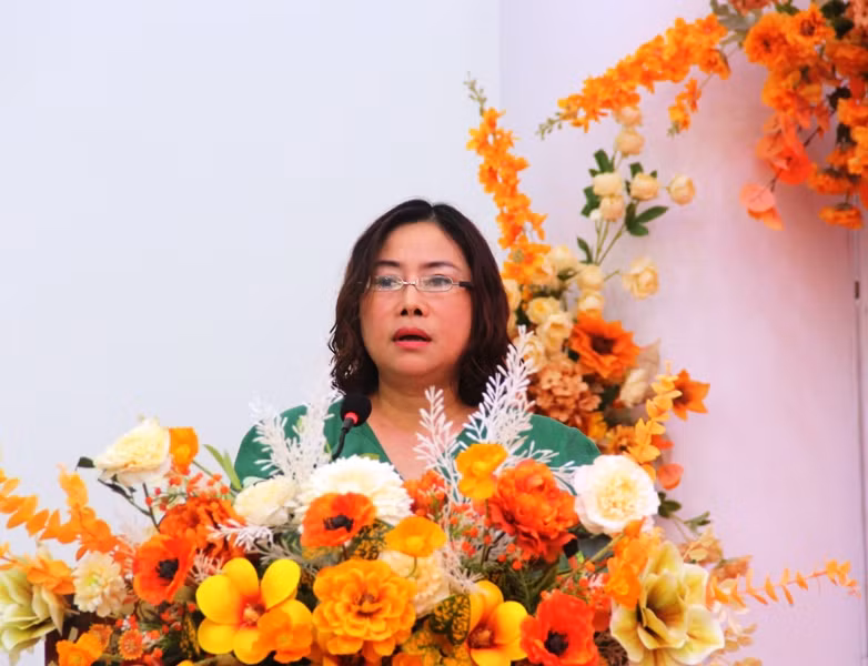 Doanh nghiệp phát biểu tại hội nghị. Doanh nghiệp phát biểu tại hội nghị.