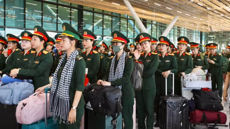 Sáng 2/5, các đơn vị có mặt tại nhà ga T3, sân bay quốc tế Tân Sơn Nhất chuẩn bị rời Thành phố Hồ Chí Minh.