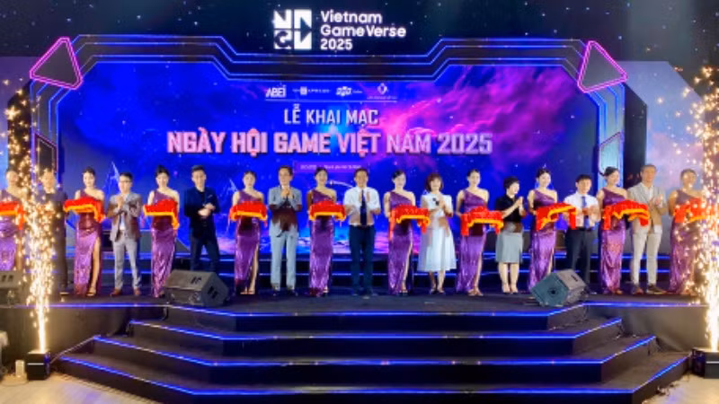 Các đại biểu cắt băng khai mạc Ngày hội Game Việt Nam 2025.