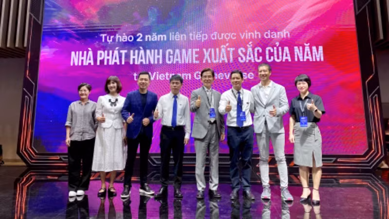 Đại biểu tham quan khu vực trưng bày tại Ngày hội Game Việt Nam 2025.