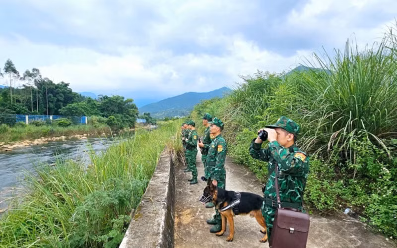 Cán bộ, chiến sĩ Đồn Biên phòng Cửa khẩu Hoành Mô, Bình Liêu (Quảng Ninh) tăng cường tuần tra, kiểm soát ngăn chặn và đấu tranh hiệu quả với tội phạm buôn bán người qua biên giới.