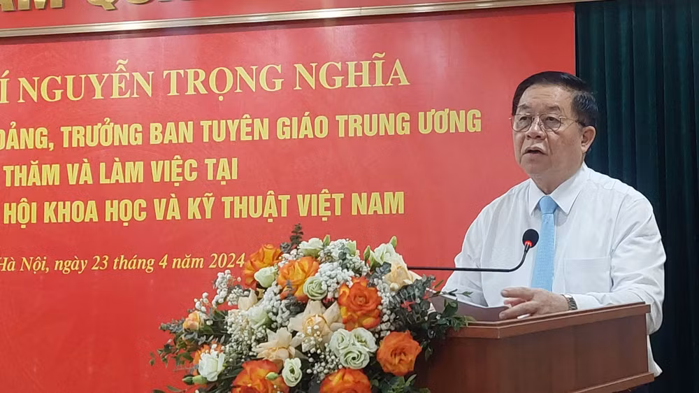 Đồng chí Nguyễn Trọng Nghĩa phát biểu tại buổi làm việc. Đồng chí Nguyễn Trọng Nghĩa phát biểu tại buổi làm việc.