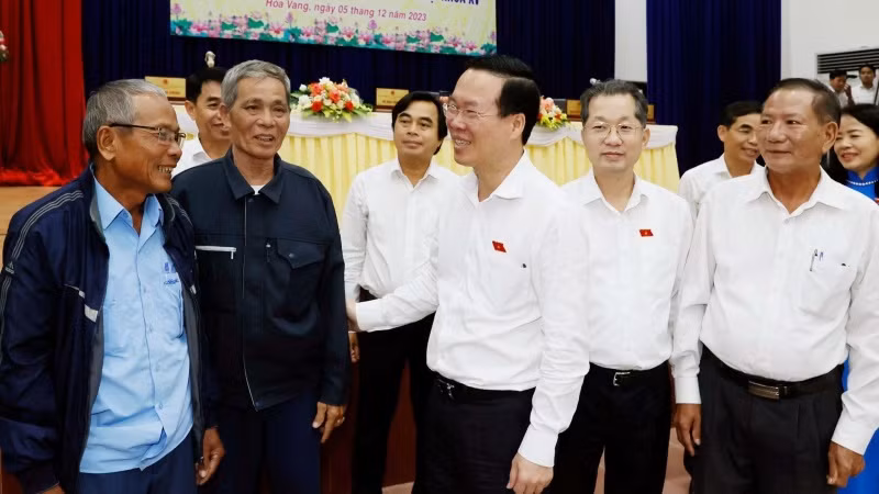 Chủ tịch nước Võ Văn Thưởng tiếp xúc cử tri huyện Hòa Vang. (Ảnh: Thống Nhất/TTXVN) Chủ tịch nước Võ Văn Thưởng tiếp xúc cử tri huyện Hòa Vang. (Ảnh: Thống Nhất/TTXVN)