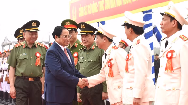 Thủ tướng Phạm Minh Chính với Lãnh đạo Bộ Công an. (Ảnh: Trần Hải)