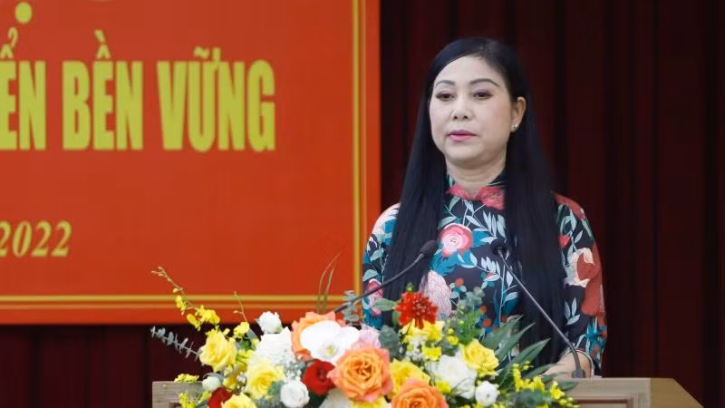 Bí thư Tỉnh ủy Vĩnh Phúc Hoàng Thị Thúy Lan trình bày báo cáo đề dẫn.
