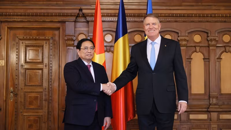 Thủ tướng Phạm Minh Chính hội kiến Tổng thống Romania Klaus Iohannis. (Ảnh: Nhật Bắc)