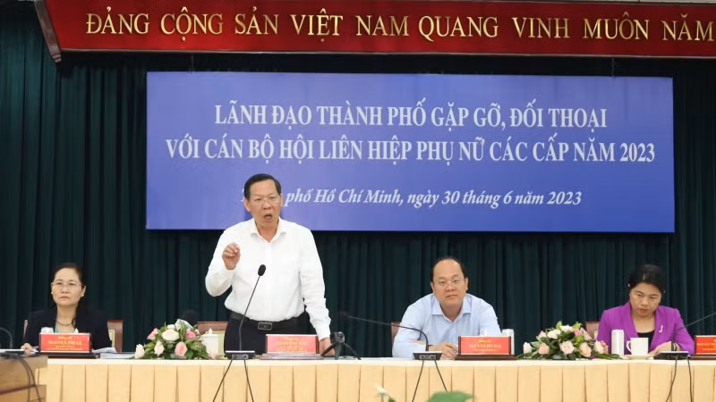 Ông Phan Văn Mãi, Ủy viên Trung ương Đảng, Phó Bí thư Thường trực Thành ủy, Chủ tịch Ủy ban nhân dân Thành phố phát biểu chỉ đạo Hội nghị.