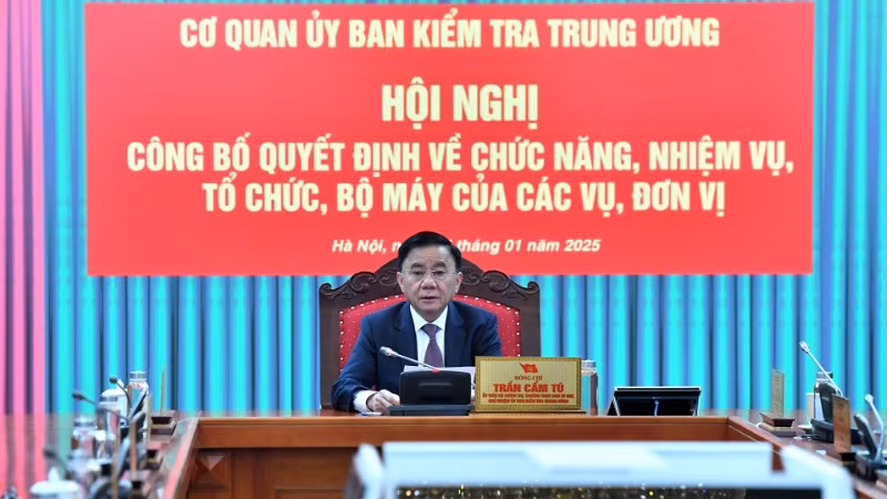 Đồng chí Trần Cẩm Tú, Ủy viên Bộ Chính trị, Thường trực Ban Bí thư, Chủ nhiệm Ủy ban Kiểm tra Trung ương chủ trì Hội nghị. (Ảnh: ĐĂNG KHOA)