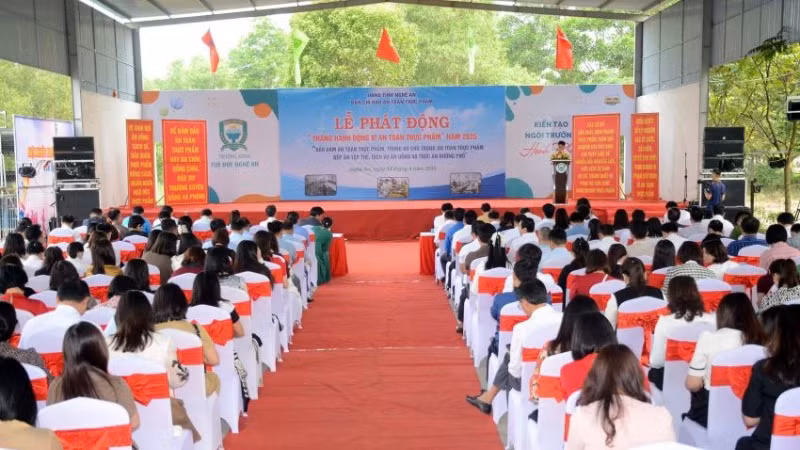 Toàn cảnh buổi lễ phát động Tháng hành động vì an toàn thực phẩm năm 2025. (Ảnh: THÀNH CHUNG)