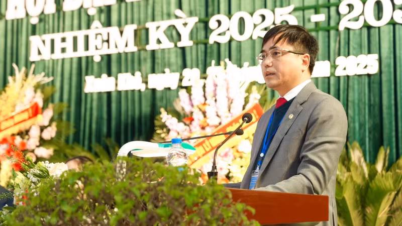 Đồng chí Bùi Văn Hoàng, Tỉnh Ủy viên, Bí thư Huyện ủy Lý Nhân phát biểu chỉ đạo đại hội. Đồng chí Bùi Văn Hoàng, Tỉnh Ủy viên, Bí thư Huyện ủy Lý Nhân phát biểu chỉ đạo đại hội.