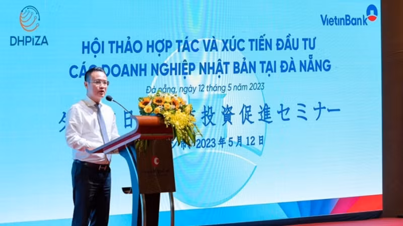 Phó Tổng Giám đốc VietinBank Nguyễn Đình Vinh phát biểu tại Hội thảo.