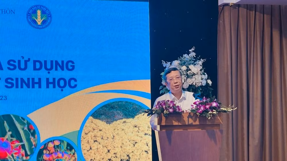 Thứ trưởng Nông nghiệp và Phát triển nông thôn Hoàng Trung phát biểu tại Hội nghị.