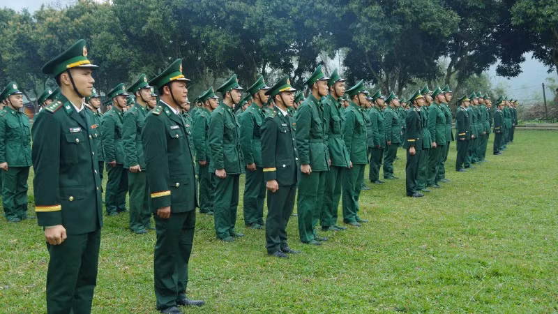 Cán bộ, chiến sĩ Tiểu đoàn Huấn luyện-Cơ động tham gia lễ khai giảng. Cán bộ, chiến sĩ Tiểu đoàn Huấn luyện-Cơ động tham gia lễ khai giảng.