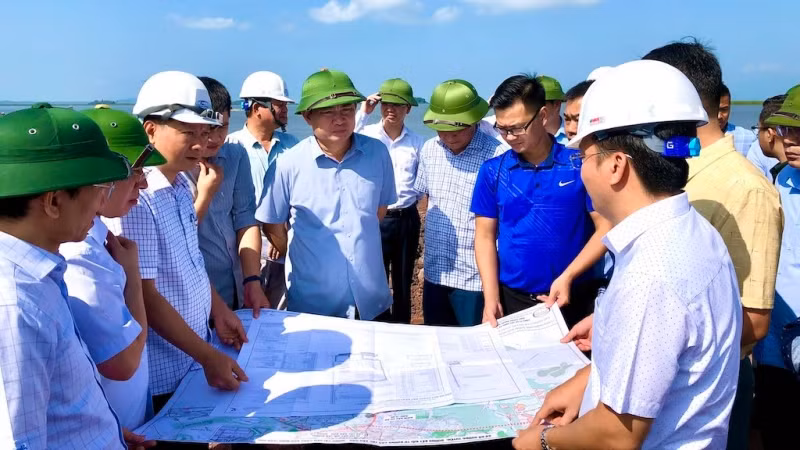 Lãnh đạo tỉnh Quảng Ninh kiểm tra tiến độ dự án cảng Vạn Ninh, thành phố Móng Cái.
