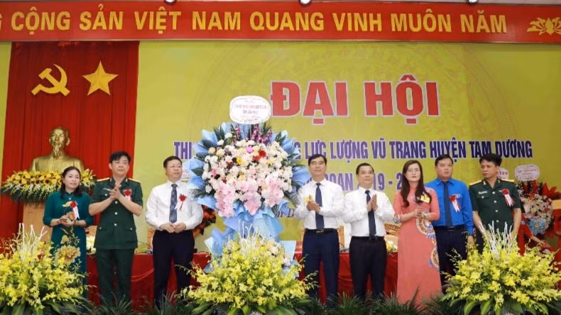 Bí thư Tỉnh ủy Vĩnh Phúc Dương Văn An chúc mừng Đại hội.
