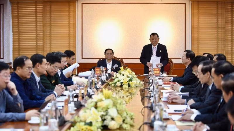 Quang cảnh buổi làm việc. Quang cảnh buổi làm việc.