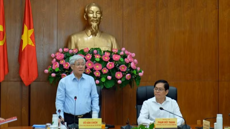 Đồng chí Đỗ Văn Chiến, Bí thư Trung ương Đảng, Chủ tịch Ủy ban Trung ương Mặt trận Tổ quốc Việt Nam phát biểu khai mạc Hội nghị. Đồng chí Đỗ Văn Chiến, Bí thư Trung ương Đảng, Chủ tịch Ủy ban Trung ương Mặt trận Tổ quốc Việt Nam phát biểu khai mạc Hội nghị.