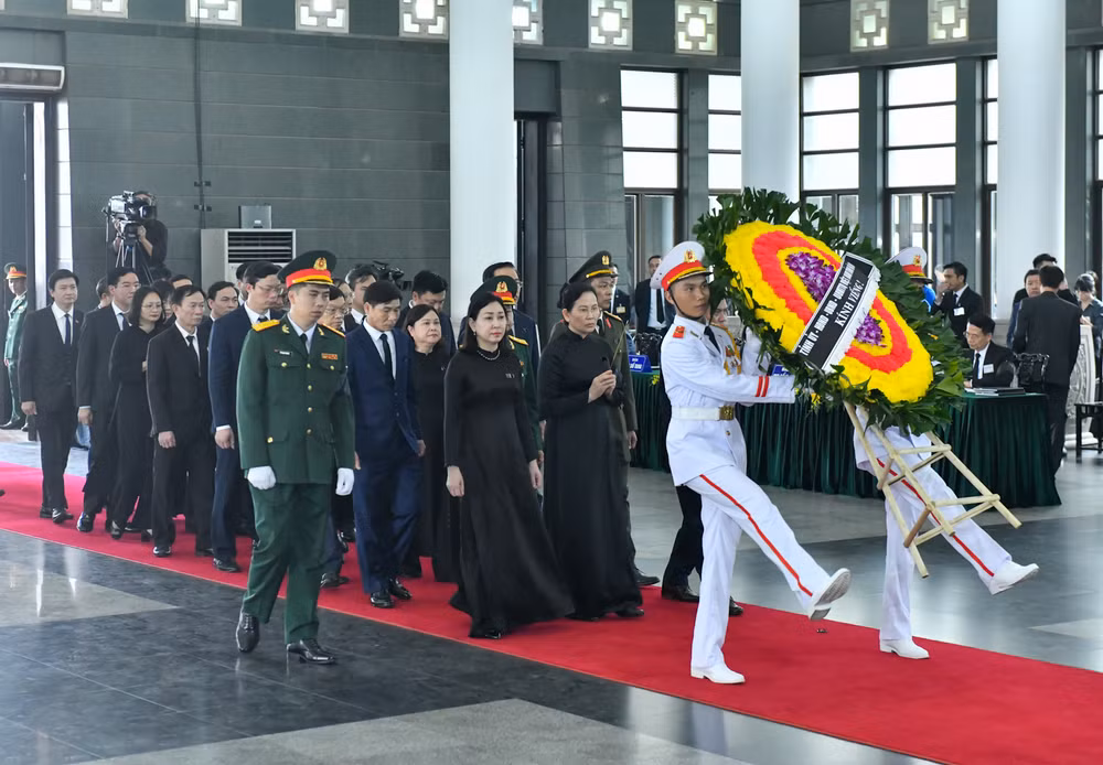 Đoàn Hà Nam viếng Tổng Bí thư Nguyễn Phú Trọng. Đoàn Hà Nam viếng Tổng Bí thư Nguyễn Phú Trọng.