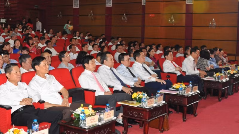 Các đại biểu dự Hội nghị.