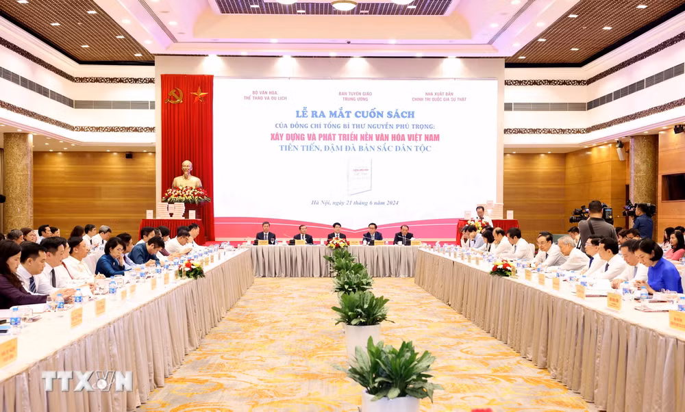Lễ ra mắt cuốn sách của Tổng Bí thư Nguyễn Phú Trọng “Xây dựng và phát triển nền văn hoá Việt Nam tiên tiến, đậm đà bản sắc dân tộc”. (Ảnh: Phương Hoa/TTXVN) Lễ ra mắt cuốn sách của Tổng Bí thư Nguyễn Phú Trọng “Xây dựng và phát triển nền văn hoá Việt Nam tiên tiến, đậm đà bản sắc dân tộc”. (Ảnh: Phương Hoa/TTXVN)