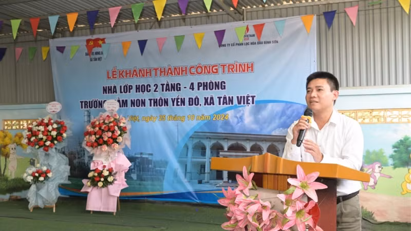 Ông Trần Văn Thành, Phó Bí thư Thường trực Đảng ủy, Chủ tịch Ủy ban nhân dân xã Tân Việt phát biểu tại lễ khánh thành.