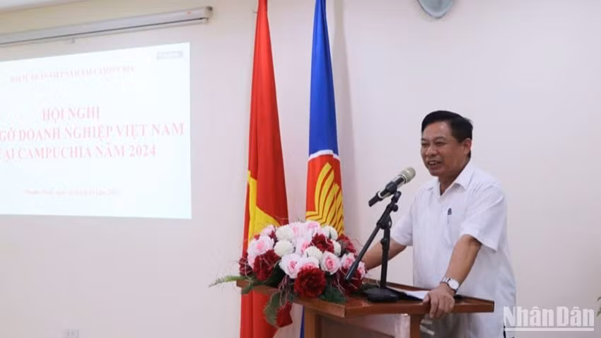 Đại sứ Nguyễn Huy Tăng phát biểu tại Hội nghị (Ảnh: Sơn Xinh) Đại sứ Nguyễn Huy Tăng phát biểu tại Hội nghị (Ảnh: Sơn Xinh)