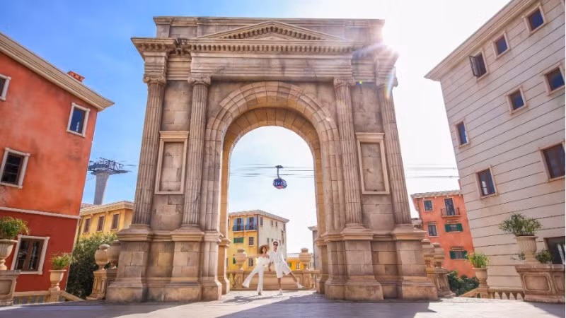 Thị trấn Hoàng Hôn khiến du khách như lạc vào vùng Amalfi miền Địa Trung Hải.