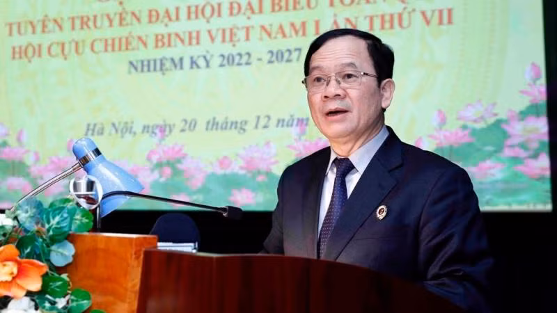 Phó Chủ tịch Hội Cựu chiến binh Việt Nam Khuất Việt Dũng phát biểu tại buổi họp báo.
