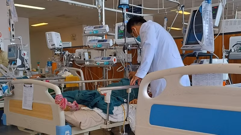 Ông Ph. nhập viện trong tình trạng nguy kịch.